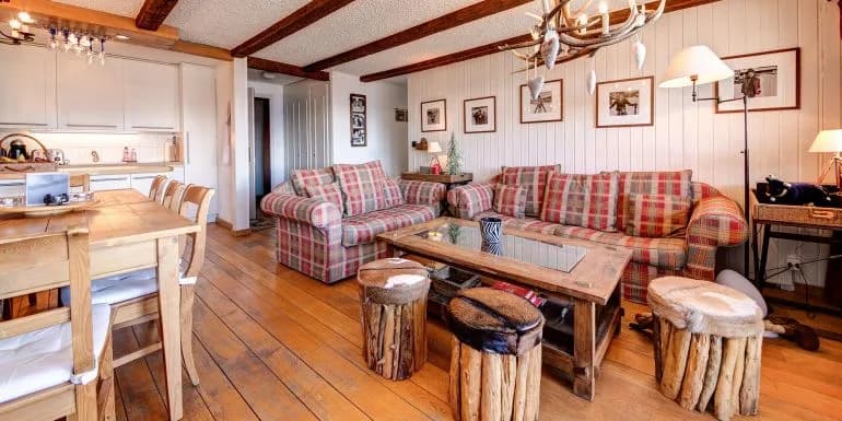 Cheery Apartment with Mountain Ranges Views photo 4