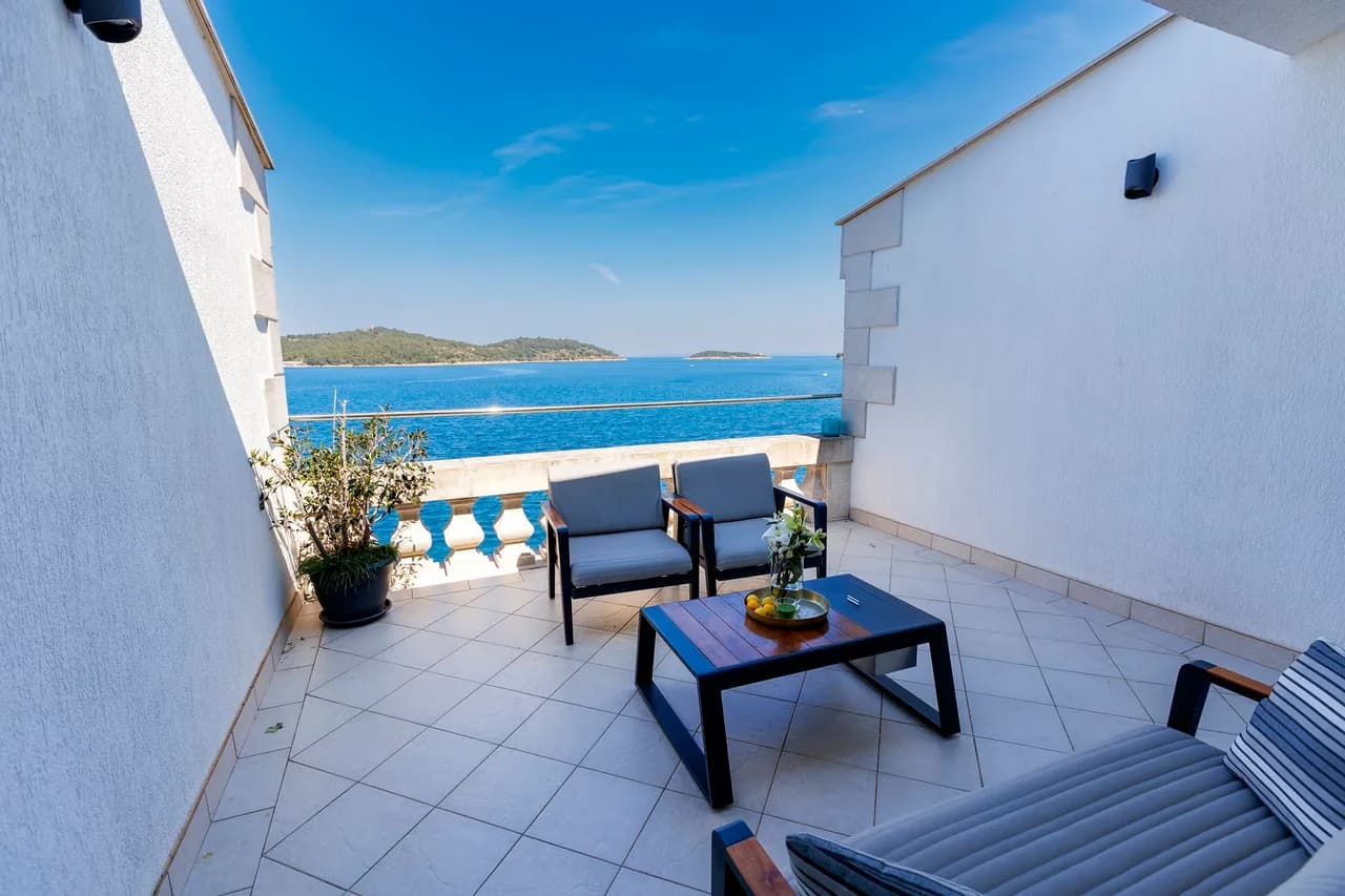 Stupendous Seafront Penthouse