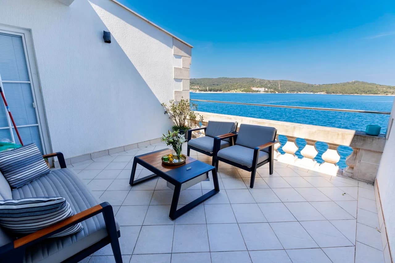 Stupendous Seafront Penthouse photo 2