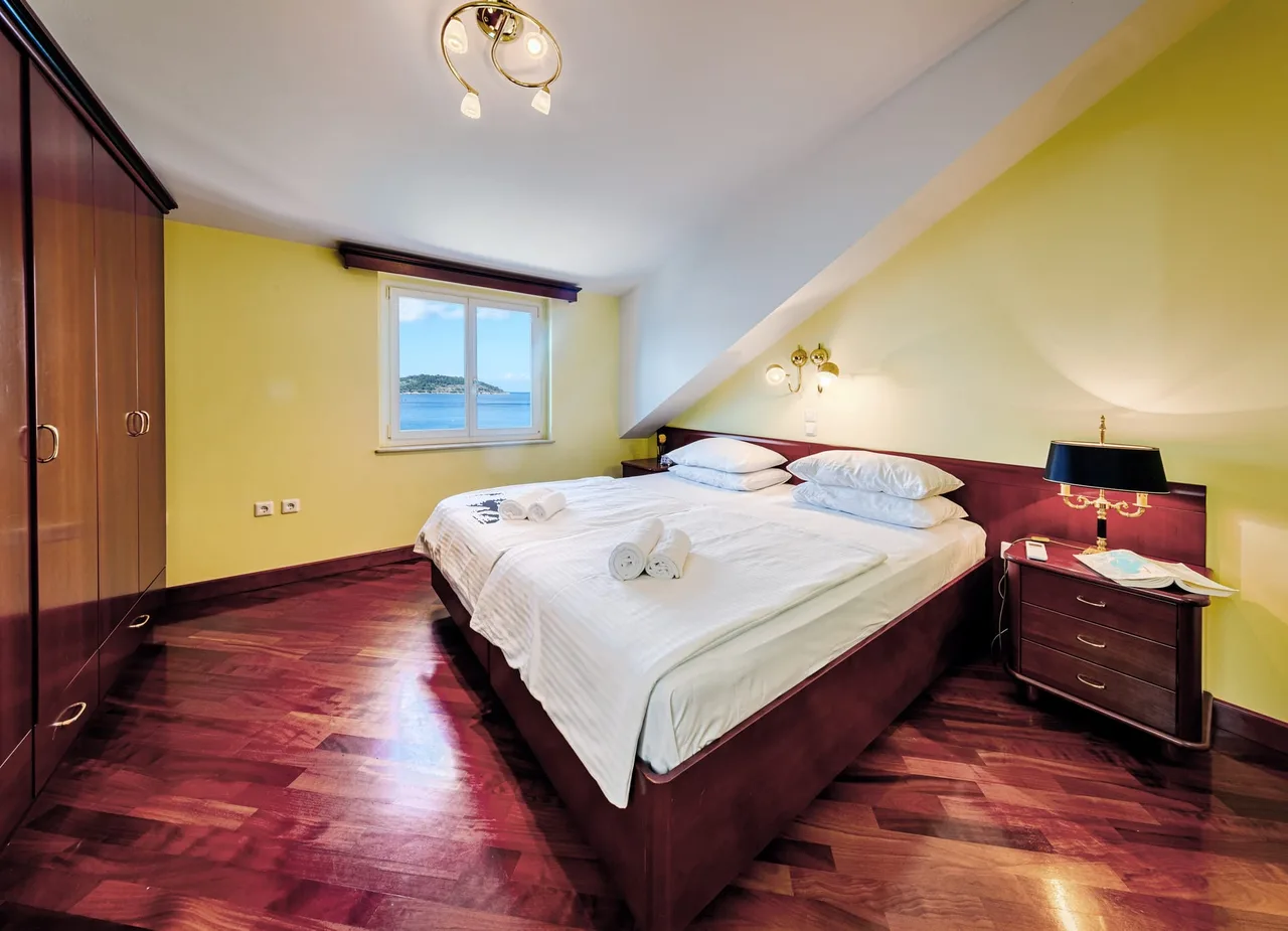 Stupendous Seafront Penthouse photo 5