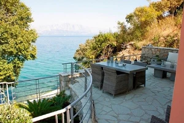 Waterfront Luxury Villa photo 4