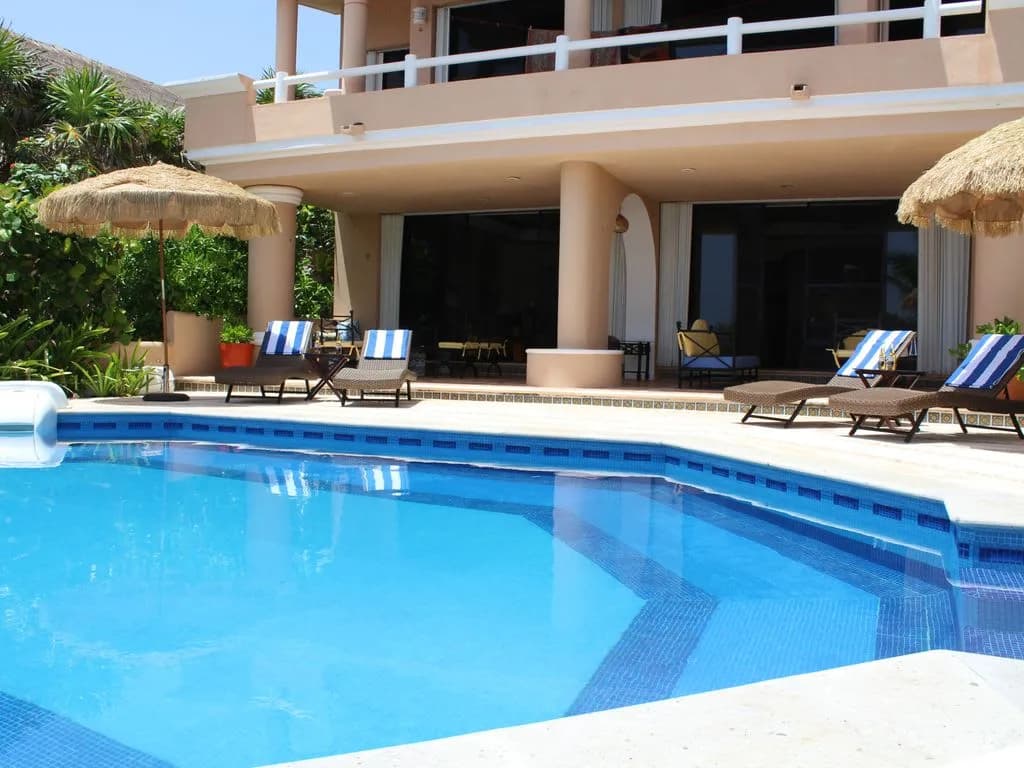 Spectacular Oceanfront Villa photo 3