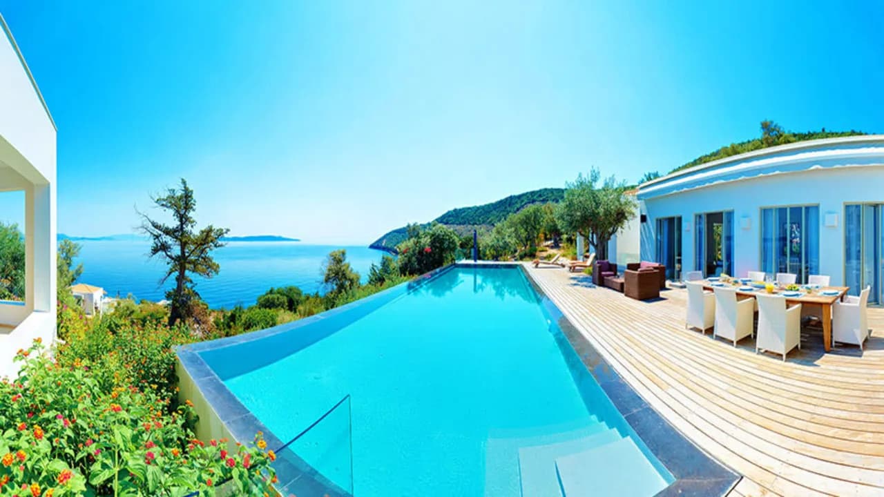Super Luxurious Villa