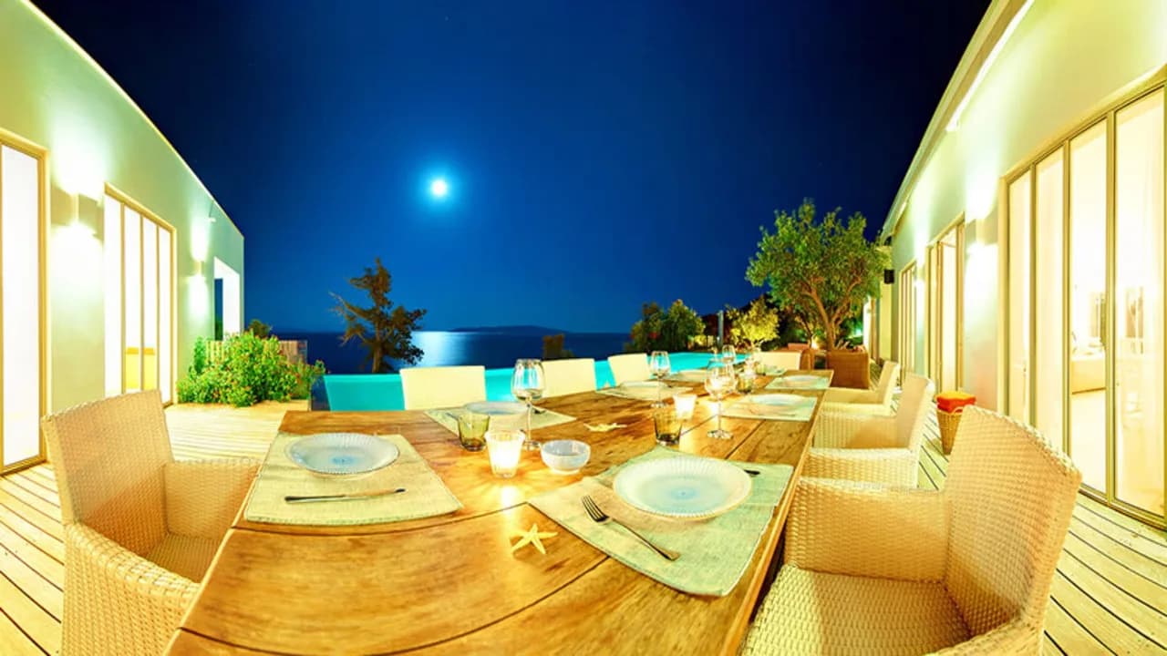 Super Luxurious Villa photo 5