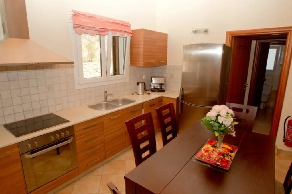 Great Villa Touching The Sea photo 3