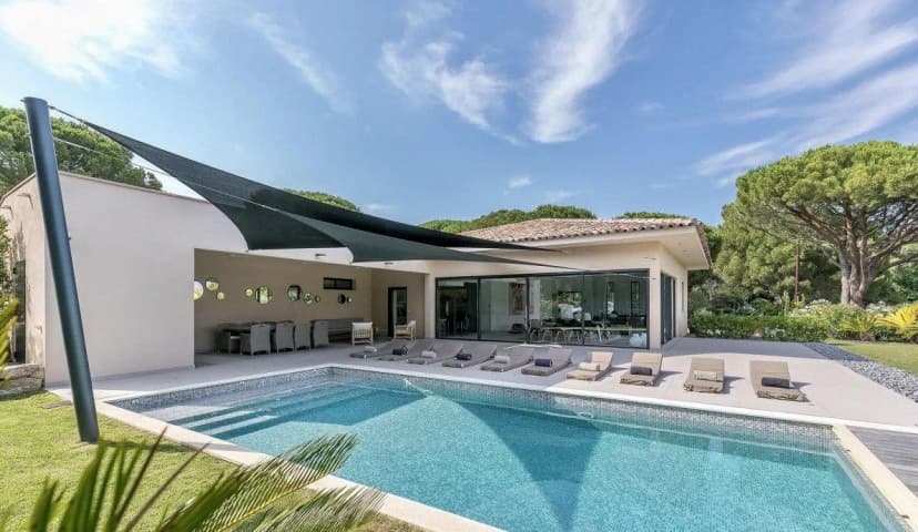 Classy Villa with Heated Pool and Fresh Garden