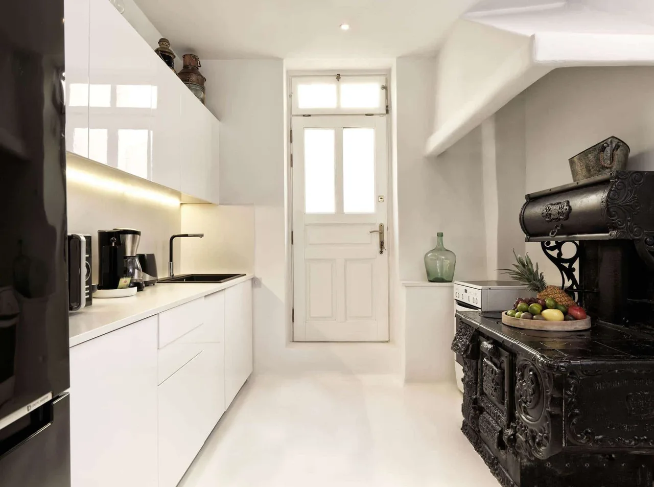 4 Br - Exclusive Villa in a Unique Location Overlooking the Old Harbor photo 3