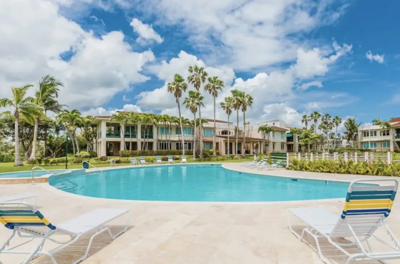 Grand Summer Villa in a Beachfront Community photo 2