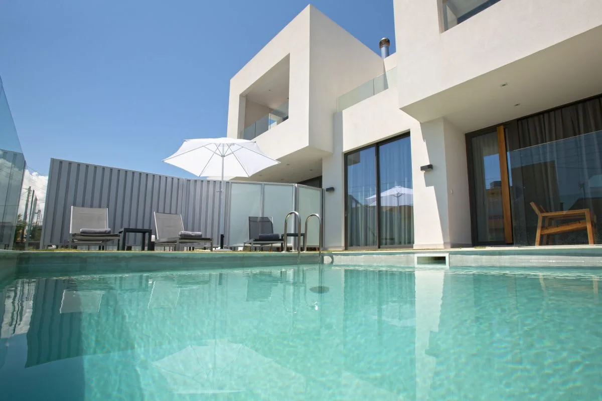 Elegant Lively Villa Near the Beach