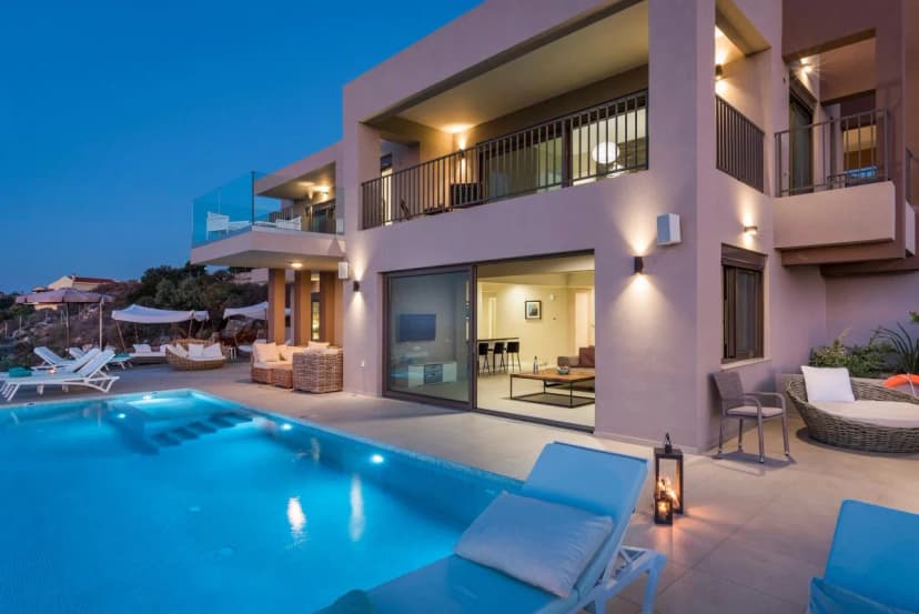 Villa on Beachfront with Breathtaking Sunsets