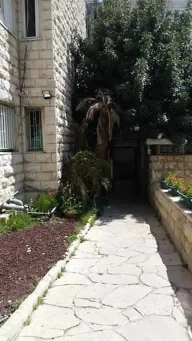 Ideally Located Luxurious Flat photo 4