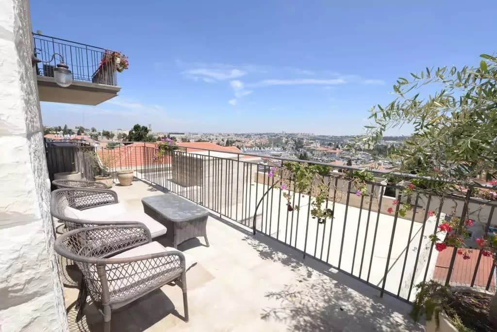 Beautiful Kosher Flat photo 3