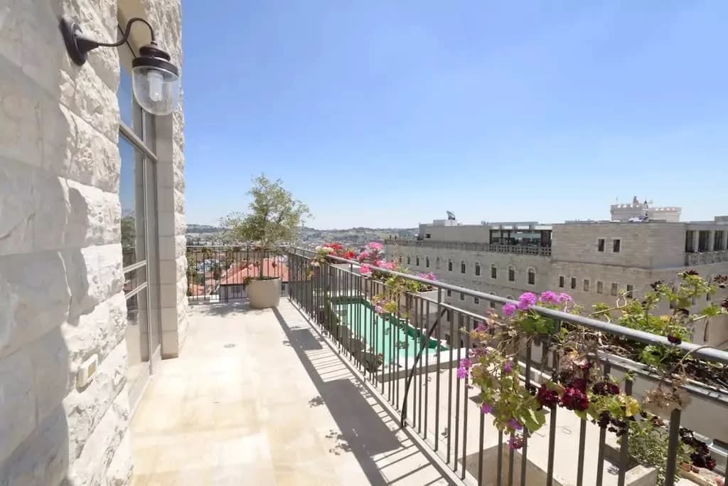 Beautiful Kosher Flat photo 5