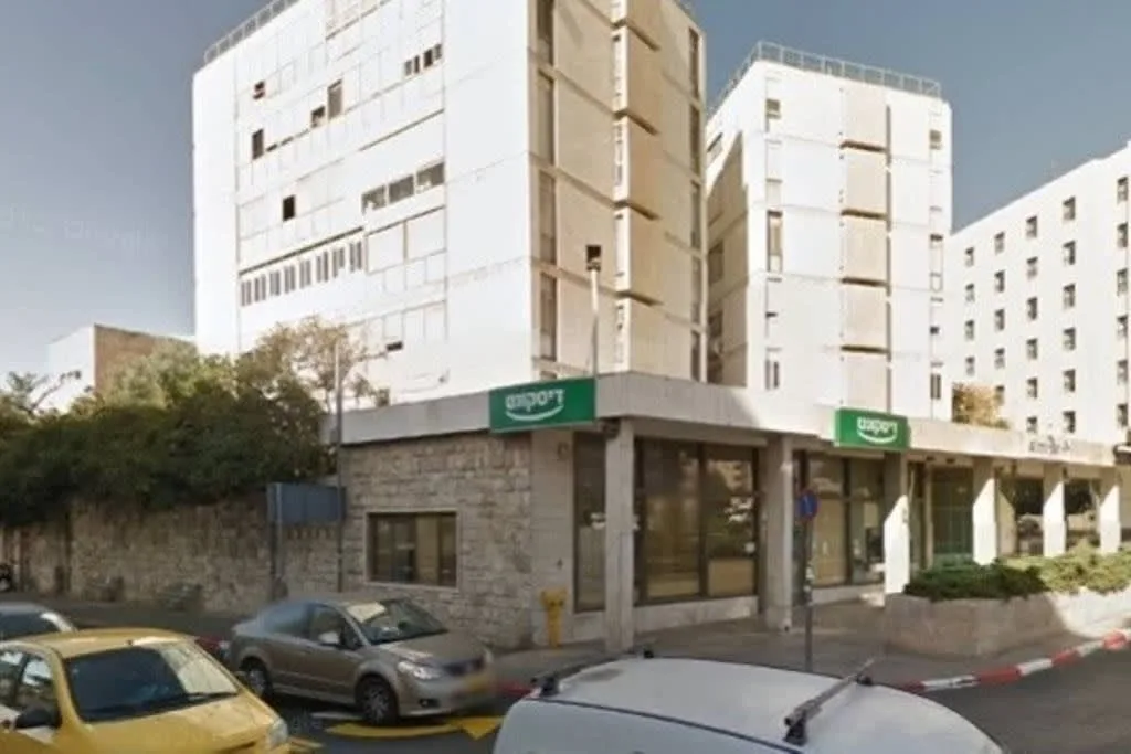 Cozy Flat Ideally Located photo 3