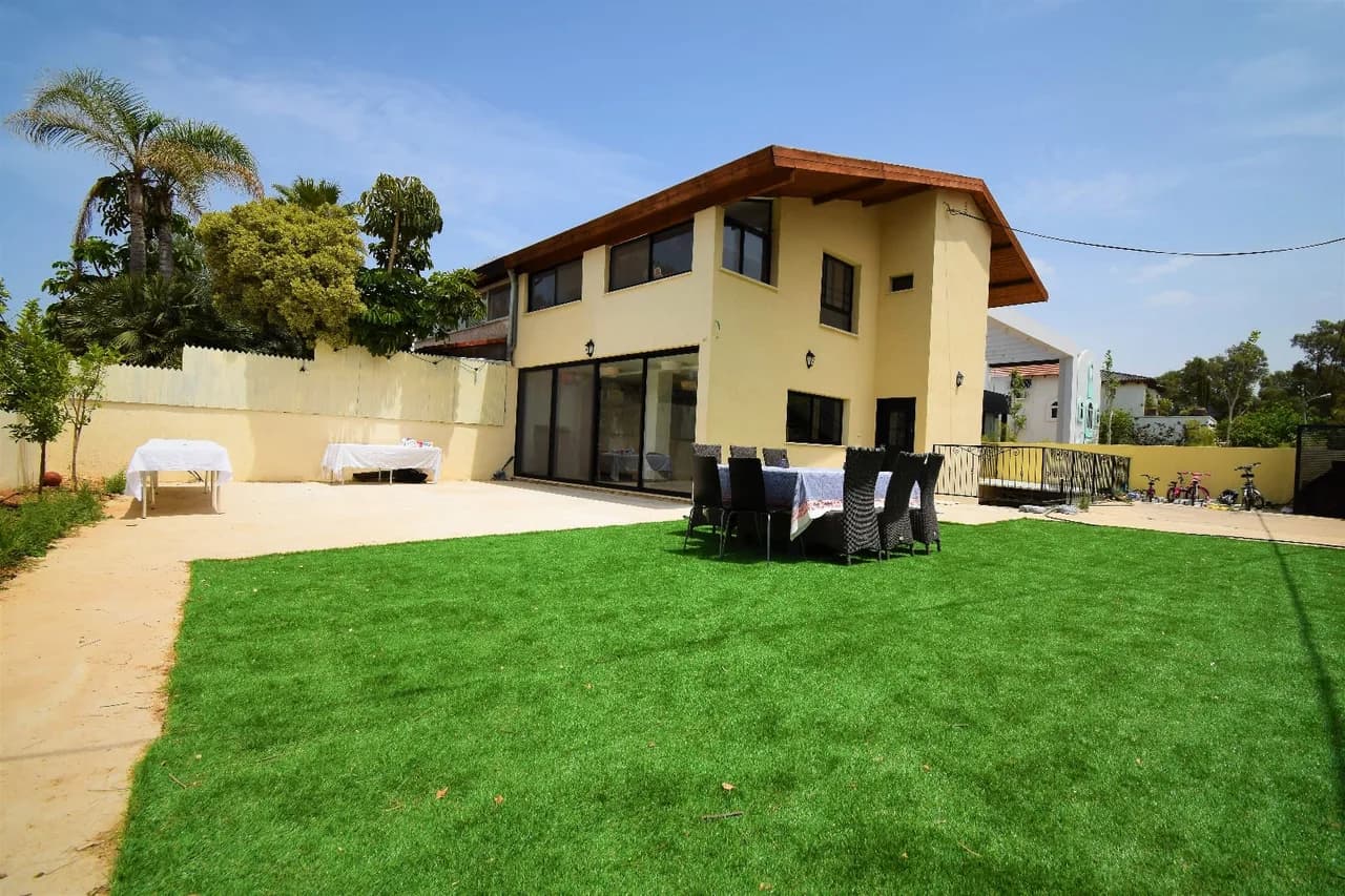 Wingate's Deluxe Villa Walking Distance to the Beach