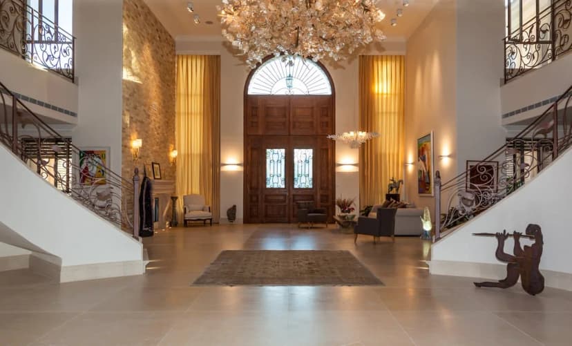 Prestige Big House Close to House of Worship