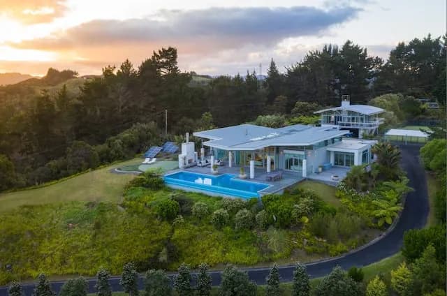 Sunshine Villa with Direct Access to Beach photo 2
