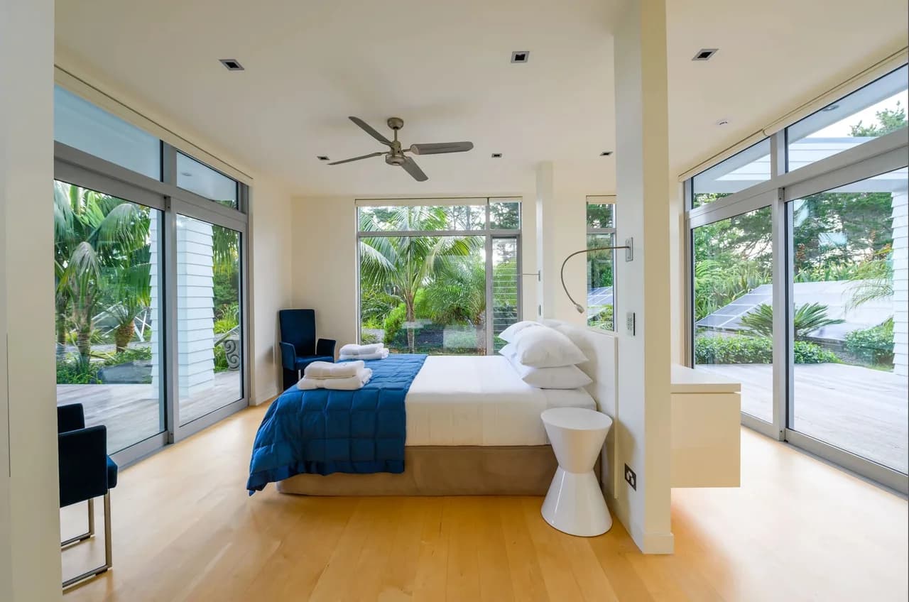 Sunshine Villa with Direct Access to Beach photo 5