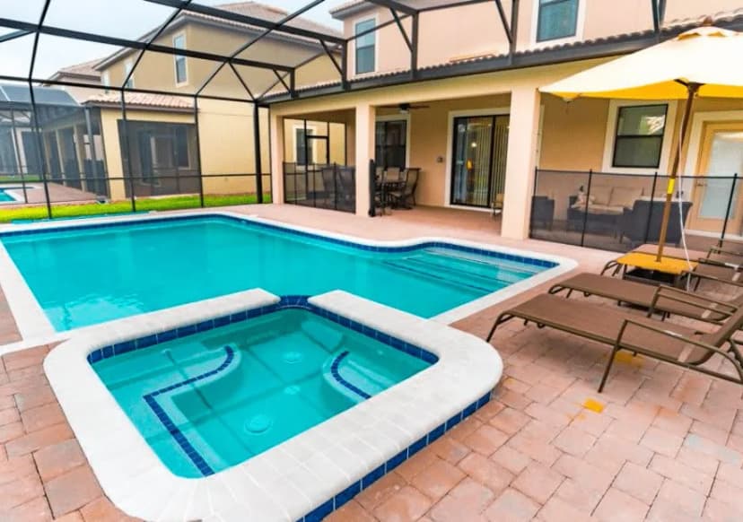 8 BR - Unique Vacation Home