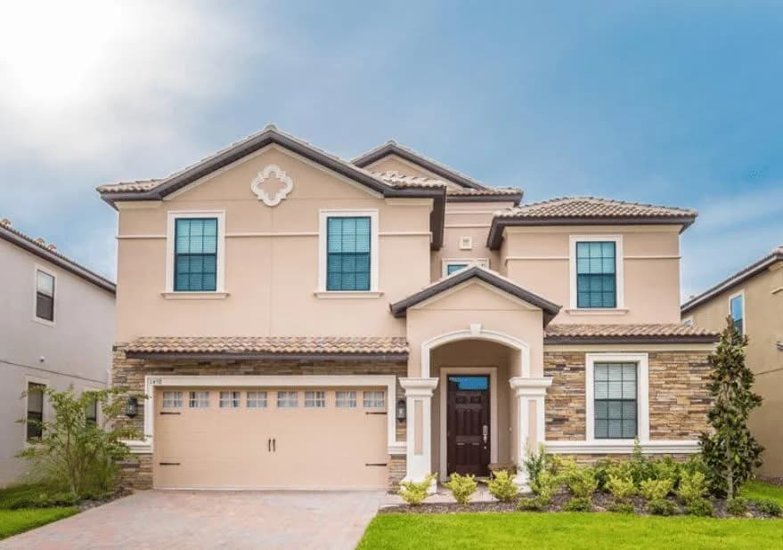 8 BR - Unique Vacation Home photo 5