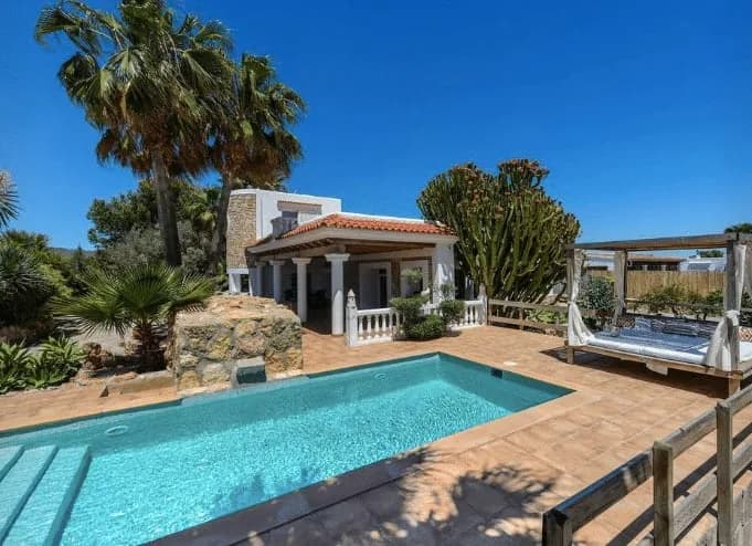 4 BR Bright Awesome Villa photo 2