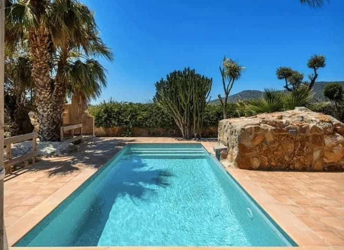 4 BR Bright Awesome Villa photo 3