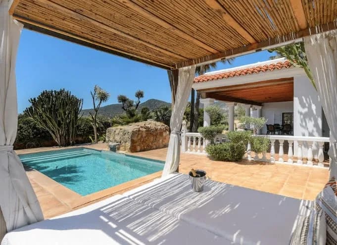 4 BR Bright Awesome Villa photo 4