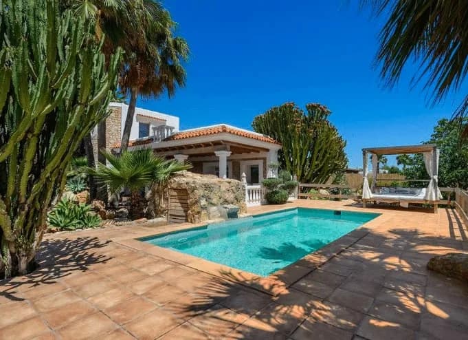 4 BR Bright Awesome Villa photo 5