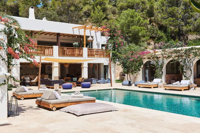 Splendid 12 BR Chic Villa