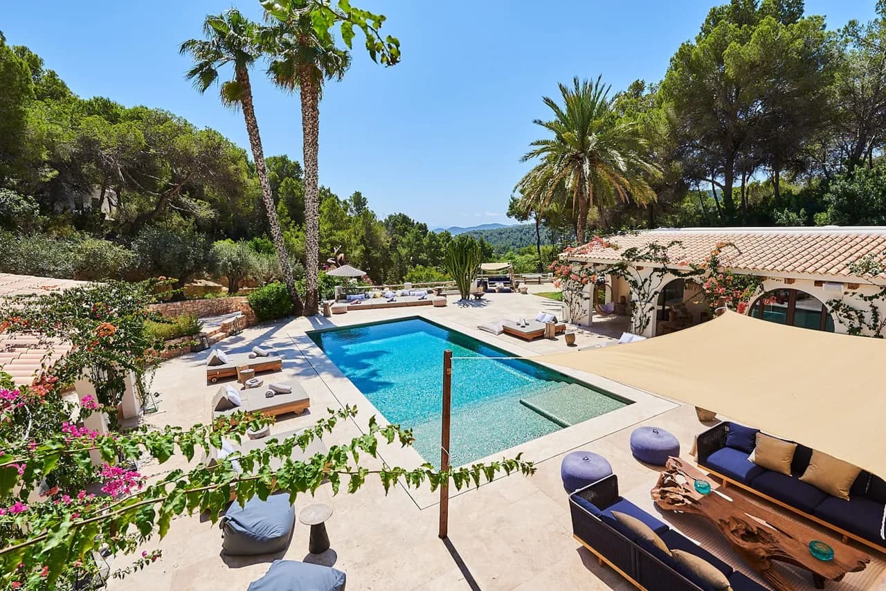 Splendid 12 BR Chic Villa photo 3