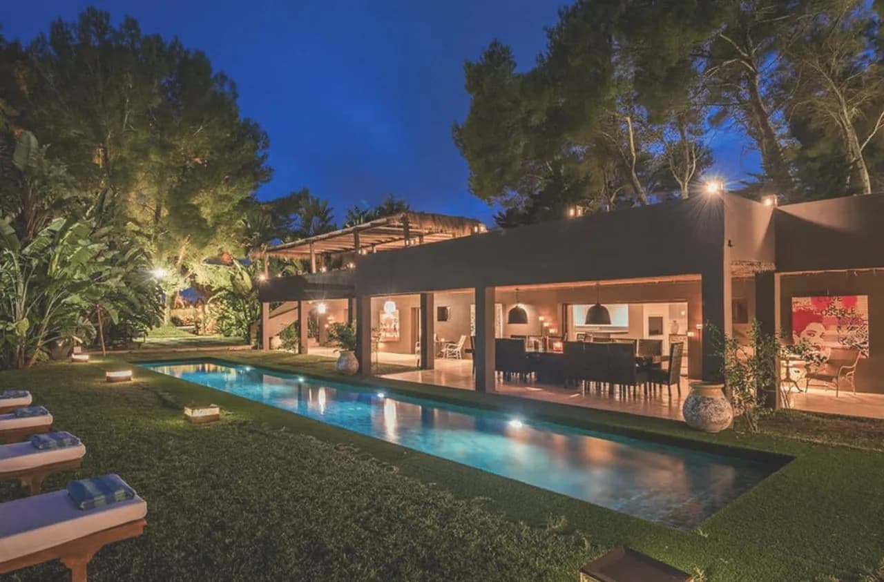 Private Oasis Villa with Private Club photo 3