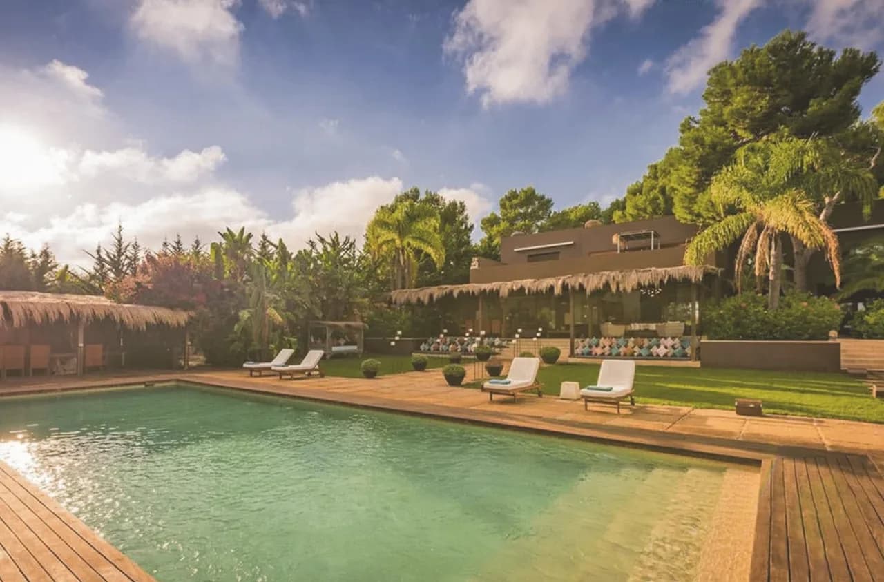 Private Oasis Villa with Private Club photo 5