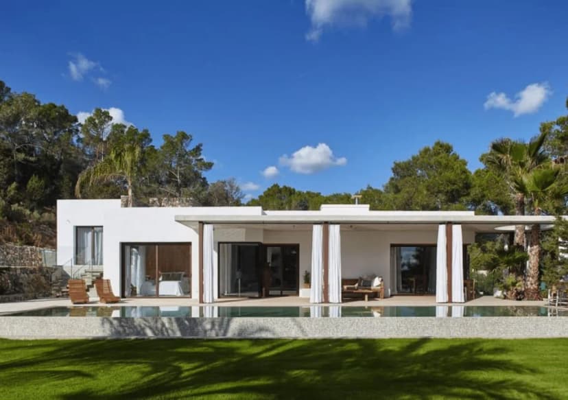 Serene Green Villa Near the Beach