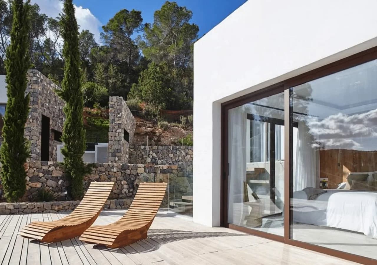 Serene Green Villa Near the Beach photo 3