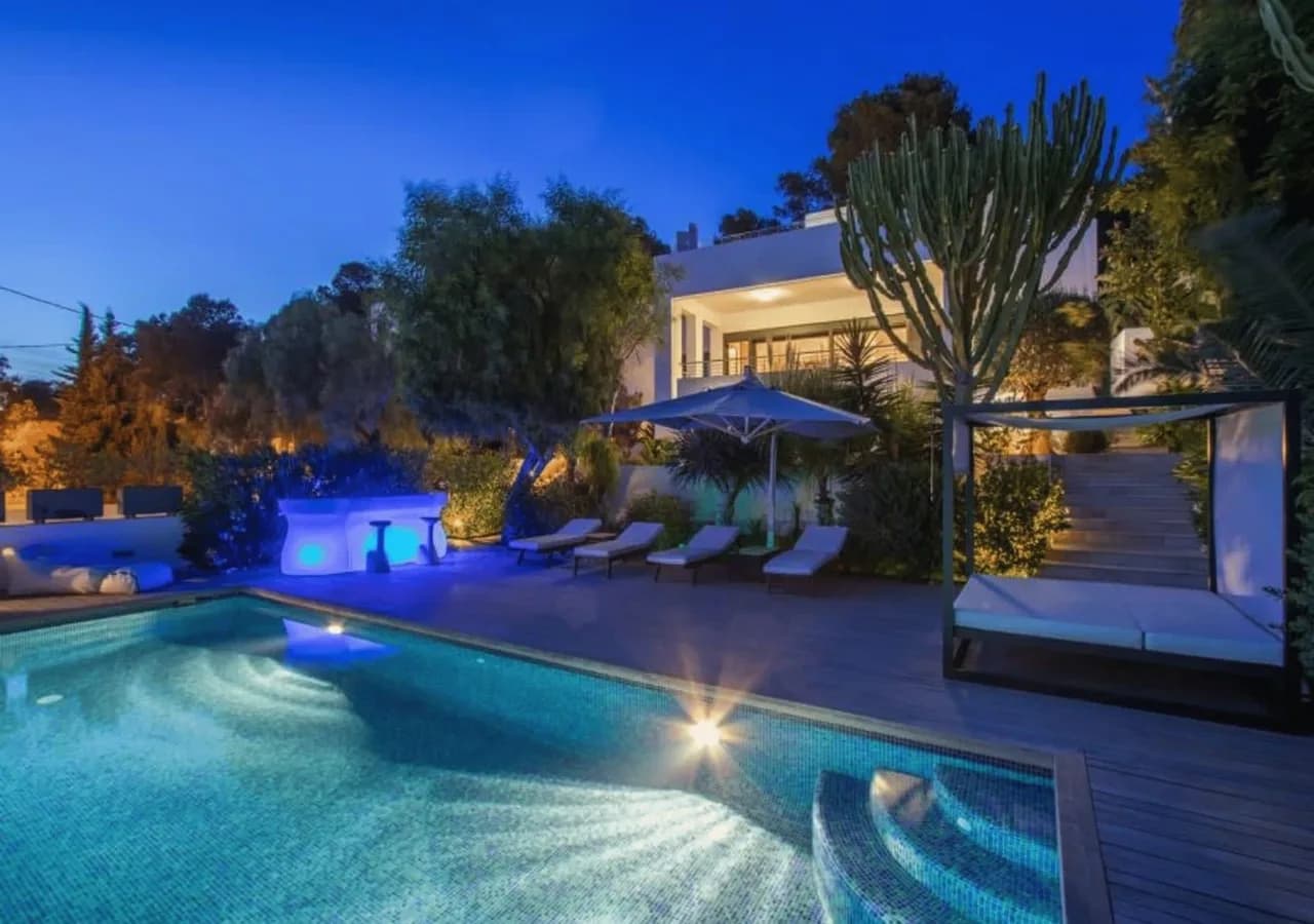 Beachfront Property with Stunning Sea Views