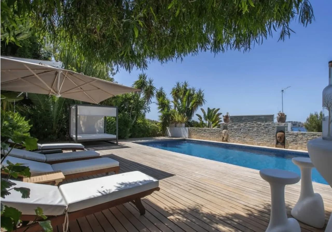 Beachfront Property with Stunning Sea Views photo 3