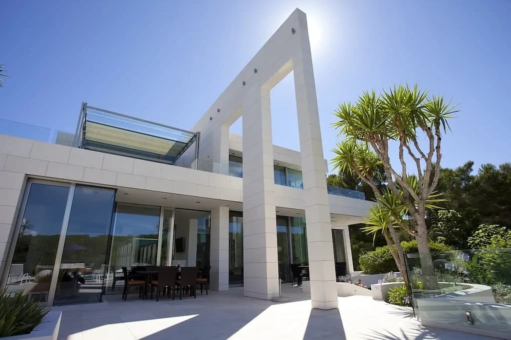 Upper Class Villa Close to the Beach