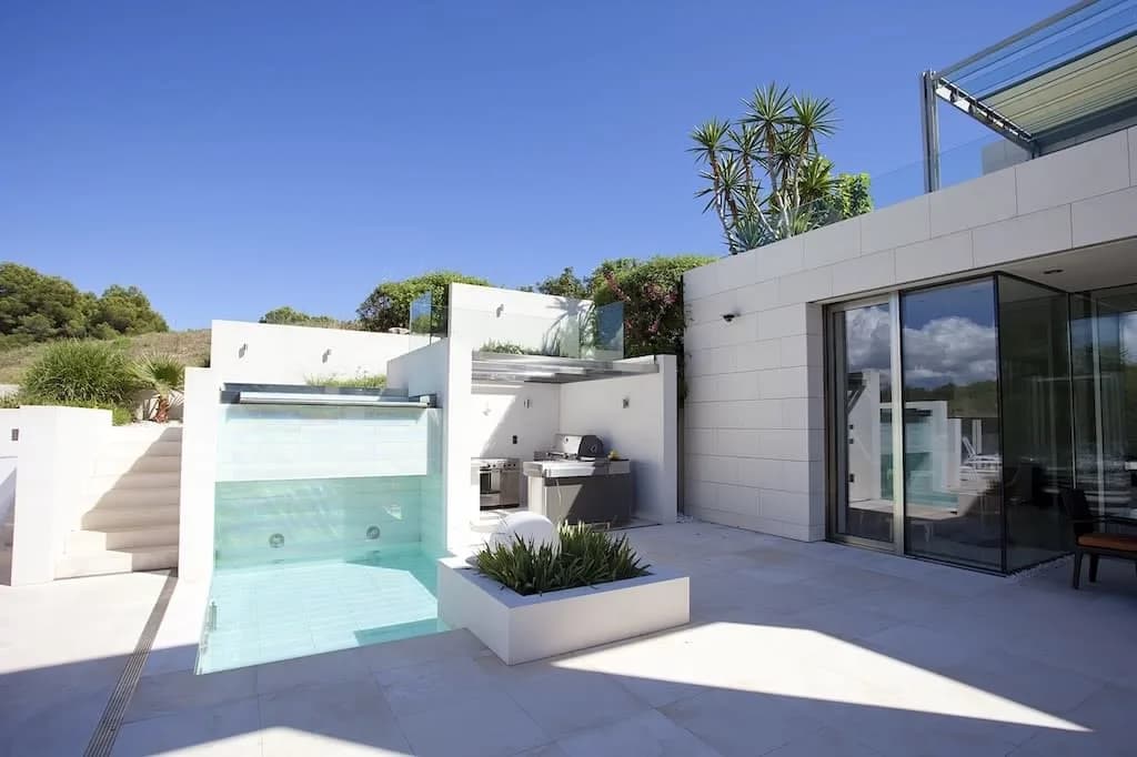 Upper Class Villa Close to the Beach photo 2