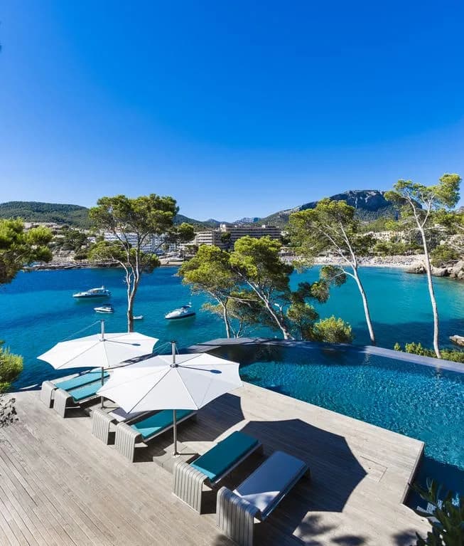 Magnificent Villa on the Rocks Directly From the Sea photo 2