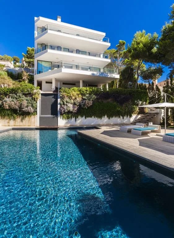 Magnificent Villa on the Rocks Directly From the Sea photo 4