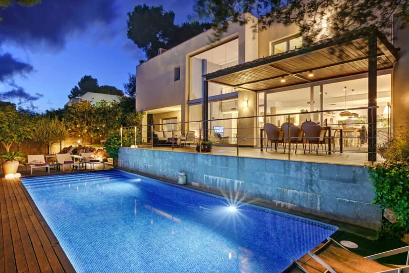Luxurious Two Story Villa with Pool