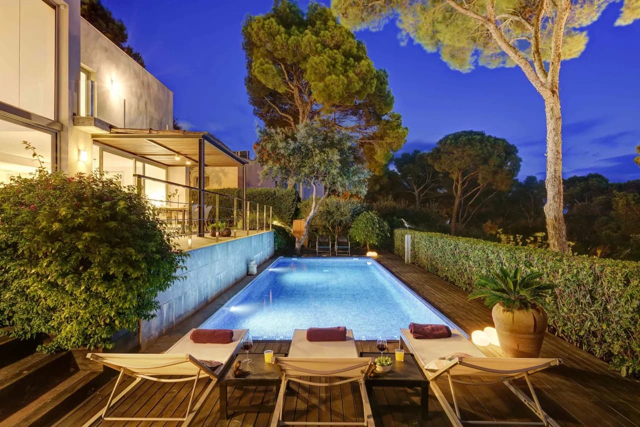 Luxurious Two Story Villa with Pool photo 2