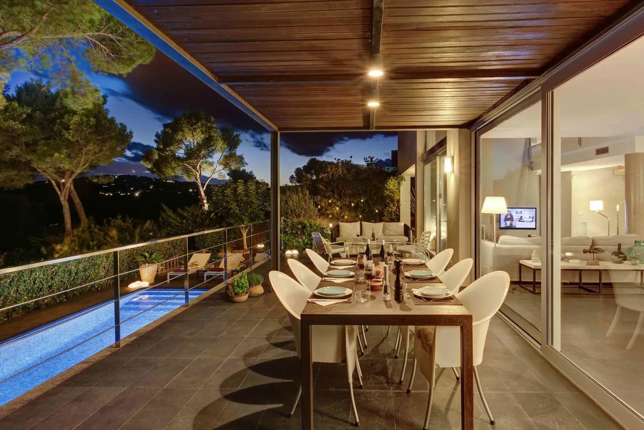 Luxurious Two Story Villa with Pool photo 4
