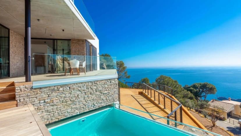 Contemporary Luxury VIlla with Pool and Sea Views