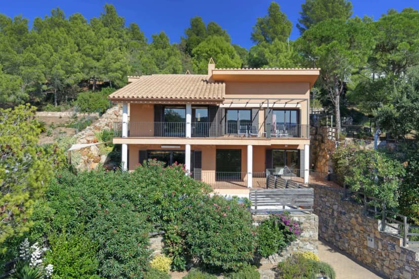Spacious Two Storey Villa with Pool and Beautiful Garden