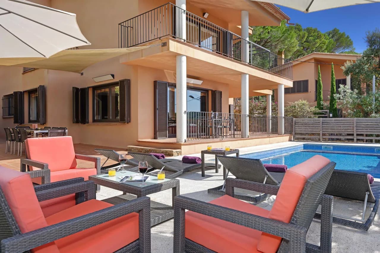 Spacious Two Storey Villa with Pool and Beautiful Garden photo 4