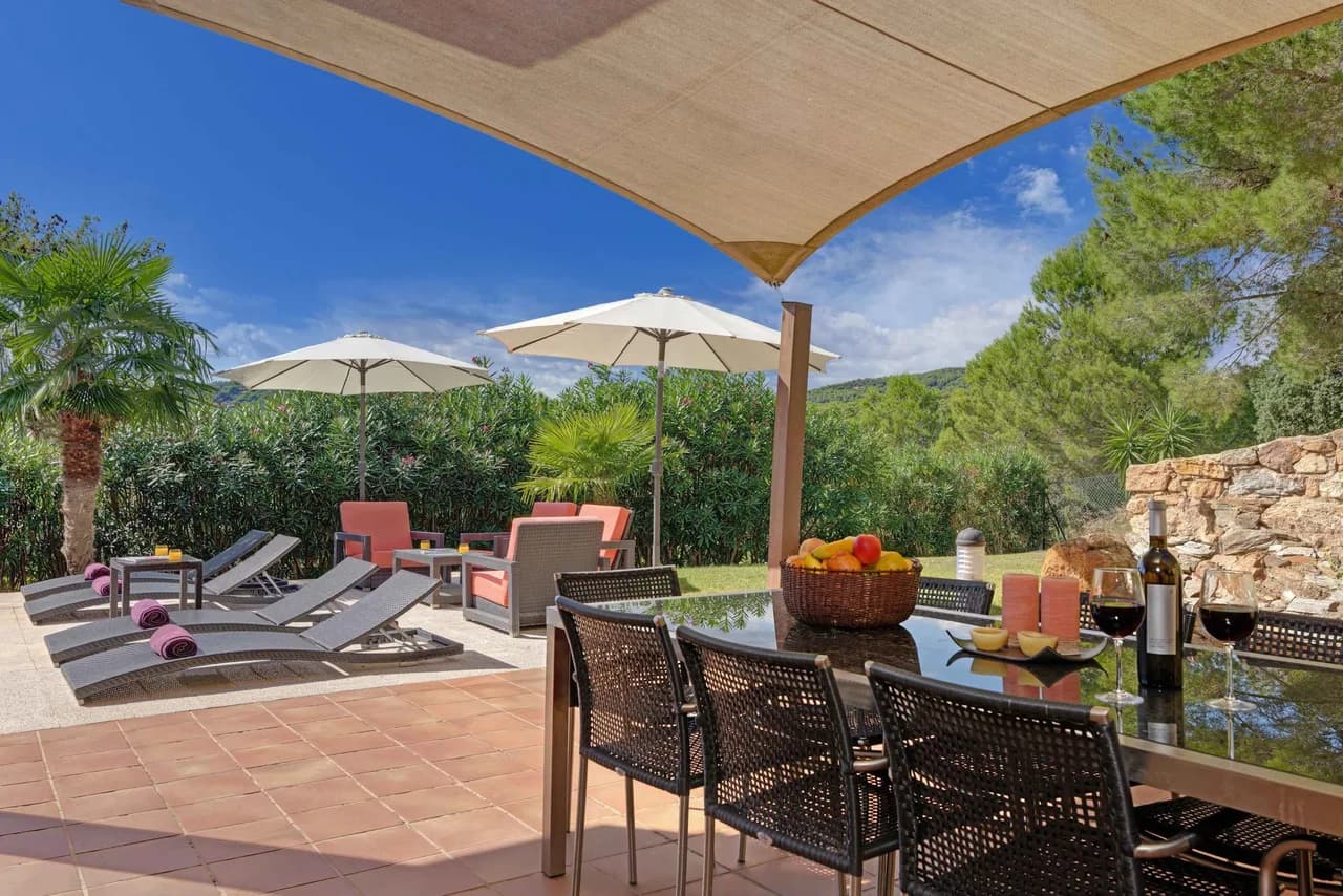 Spacious Two Storey Villa with Pool and Beautiful Garden photo 5