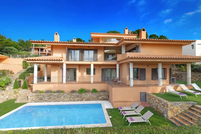 Stylish Villa with Private Pool and Mountain View