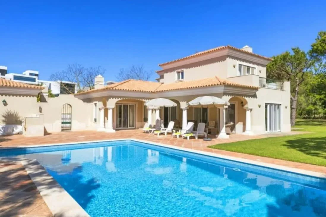 Dazzling Prestigious Villa with Golf Course Views