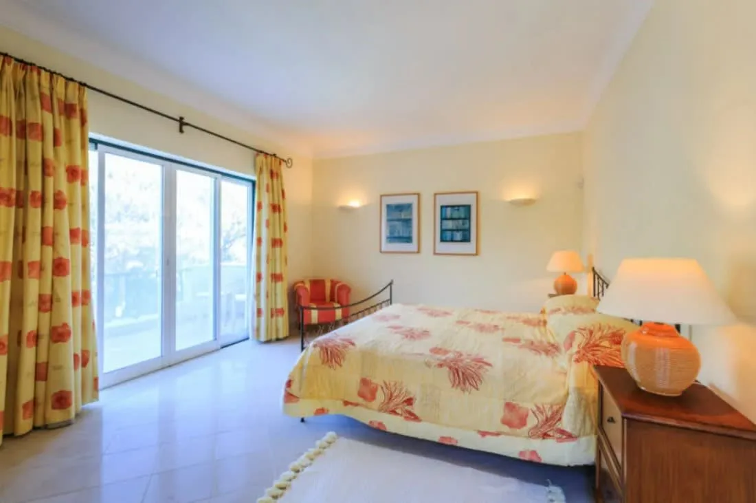 Dazzling Prestigious Villa with Golf Course Views photo 3